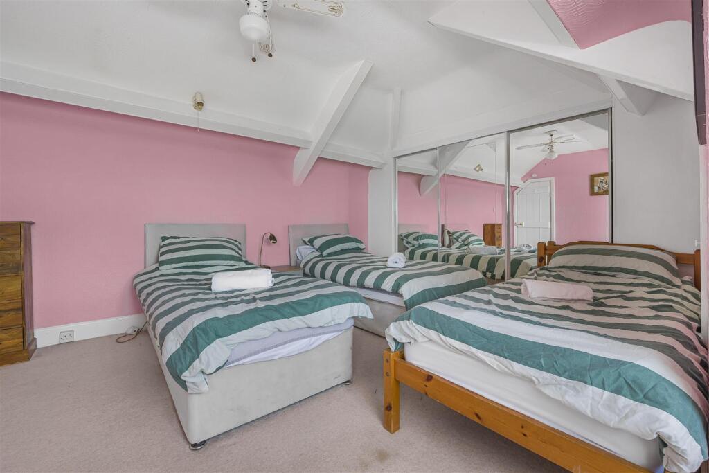 Ogmore-by-Sea Bedroom 4 other angle